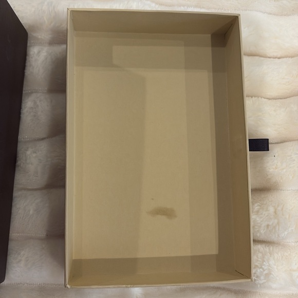Louis Vuitton Box 8.5x5.5 and brand new ribbon! - Picture 6 of 6